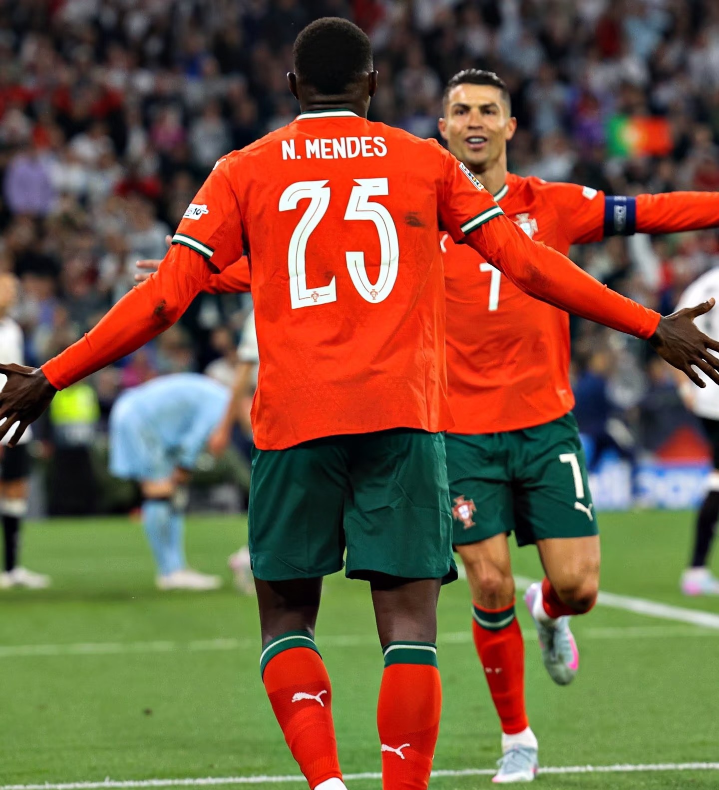 离谱！字母哥在西班牙队比赛中赛况扑朔迷离窗口期托特纳姆调整名单以备全明星赛，国际比赛日费耶诺德备战CBA常规赛的简单介绍官方网站